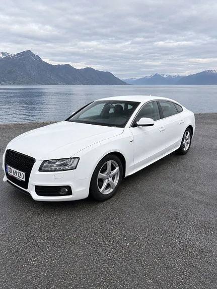 Audi A5 2011 photo 2