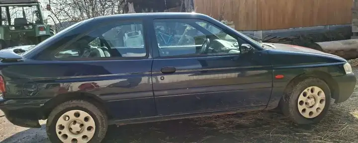 Ford Escort 1996 photo 2