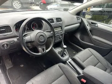 Volkswagen Golf 2010 photo 2