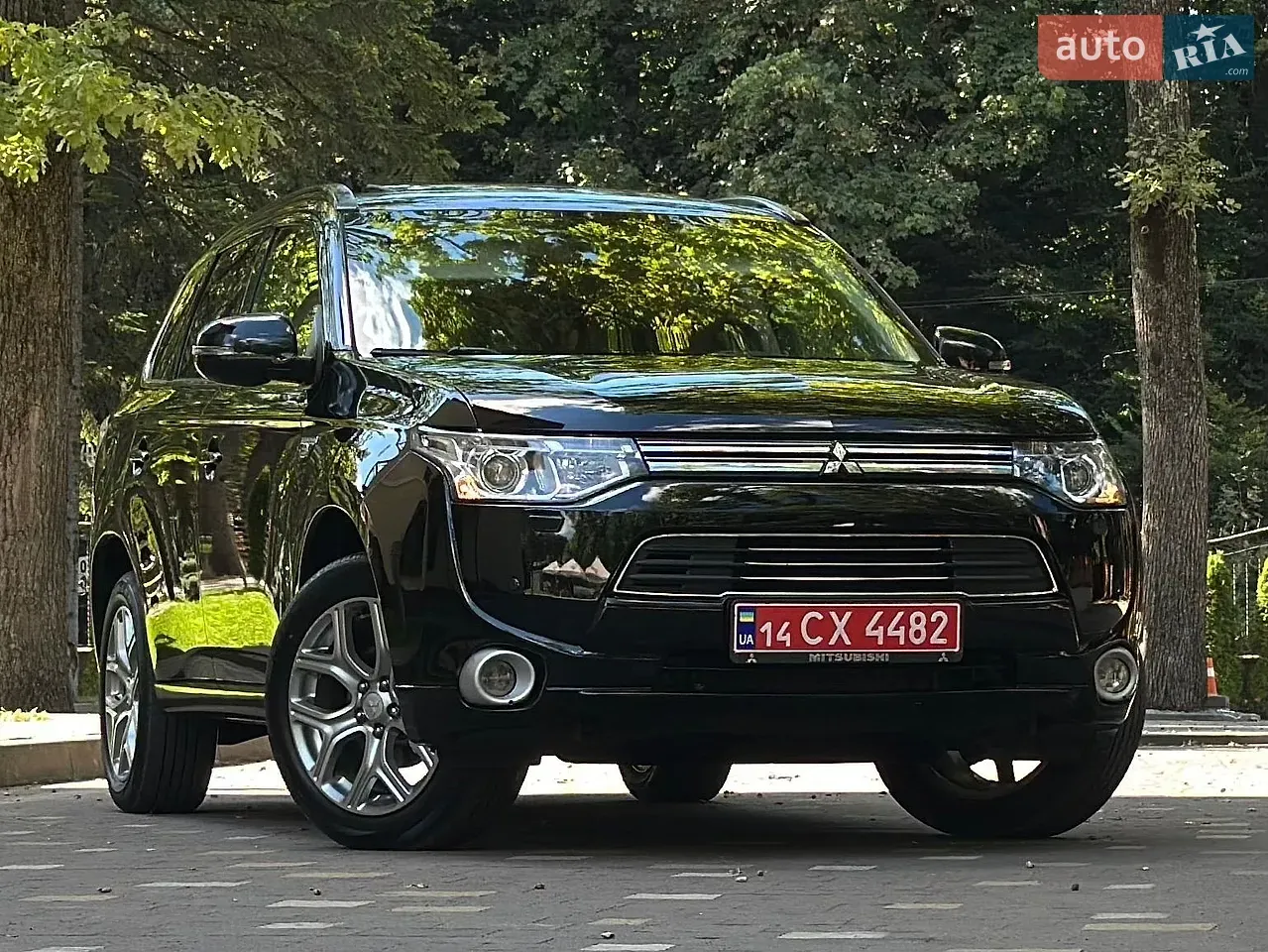 Mitsubishi Outlander 2015 photo 2