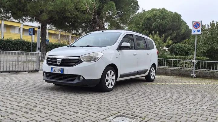 Dacia Lodgy 2013 photo 2