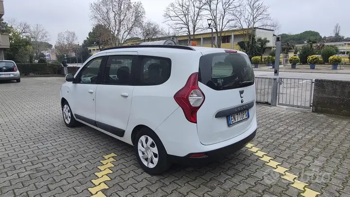 Dacia Lodgy 2013 photo 4