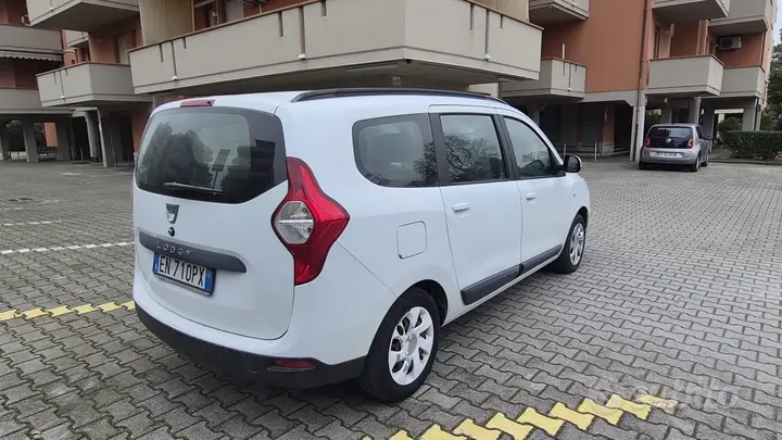 Dacia Lodgy 2013 photo 3