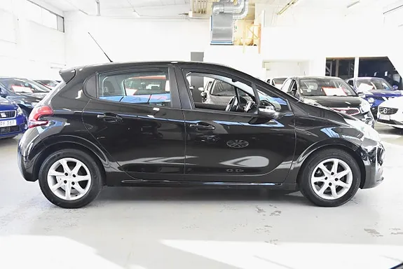 Peugeot 208 2015 photo 3