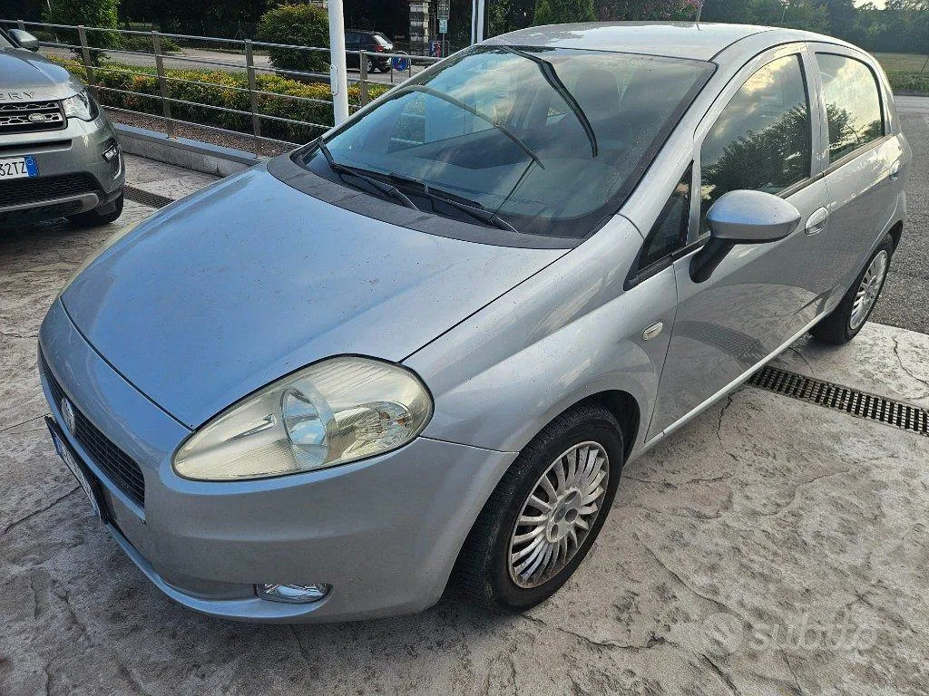 Fiat Grande Punto 2006 photo 2