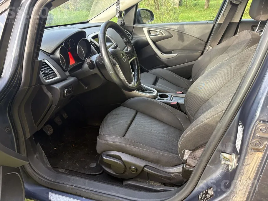 Opel Astra 2010 photo 5