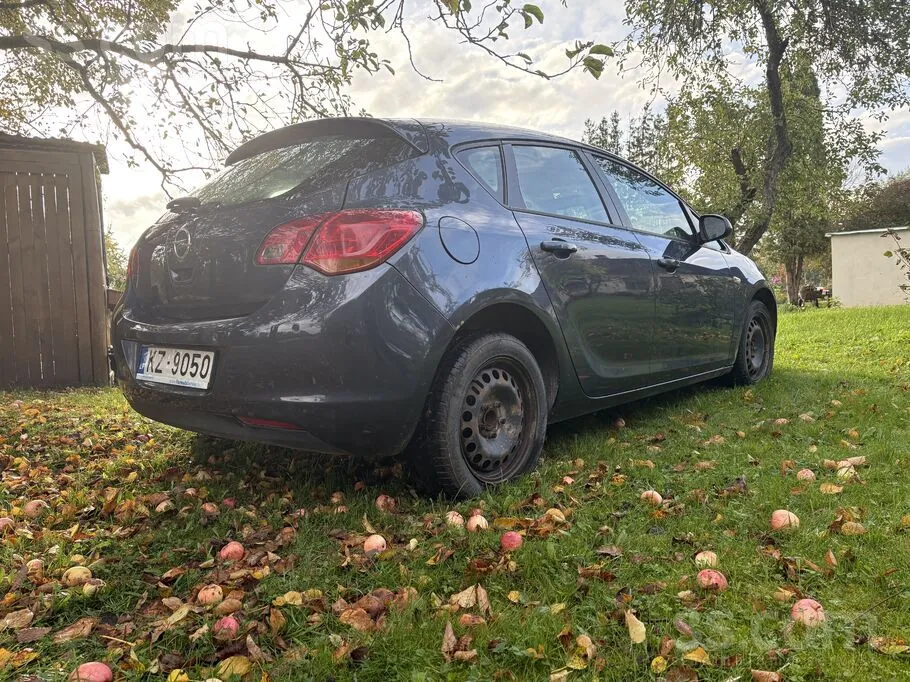 Opel Astra 2010 photo 4