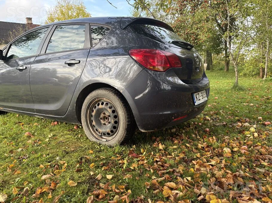 Opel Astra 2010 photo 3