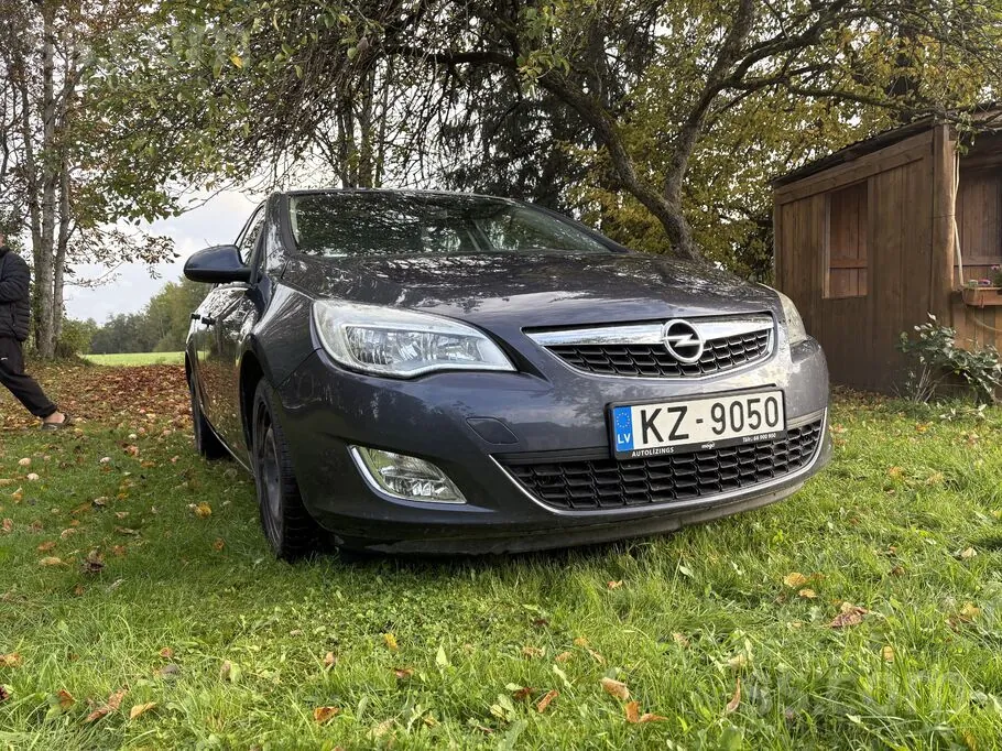 Opel Astra 2010 photo 2