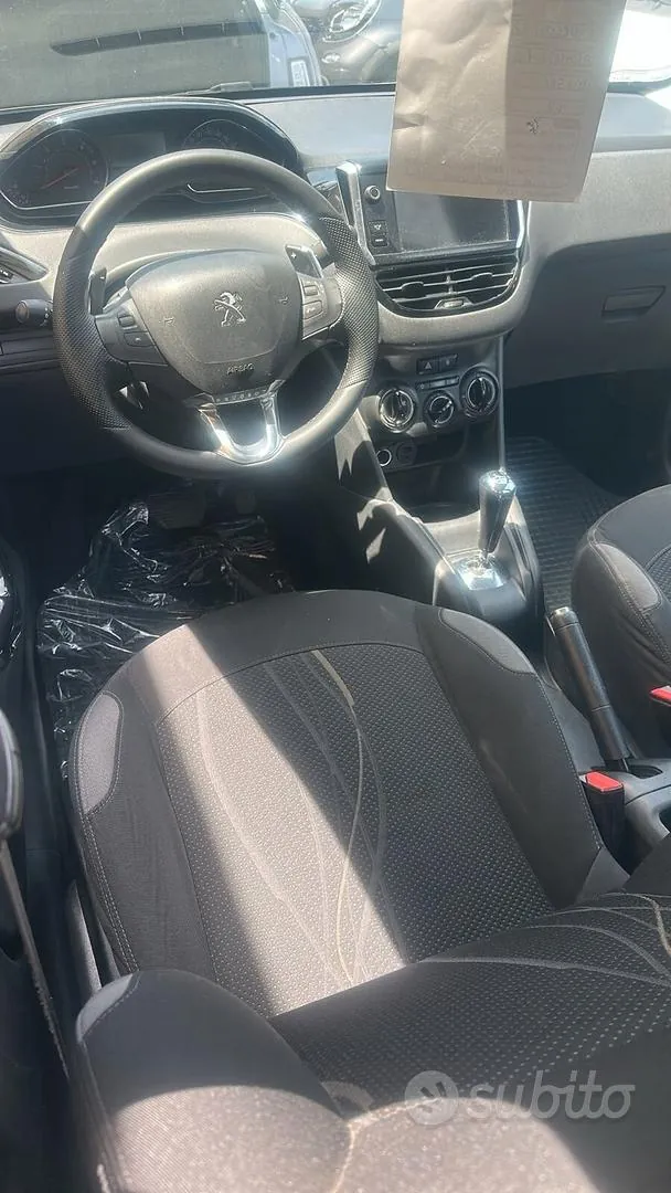 Peugeot 208 2014 photo 4
