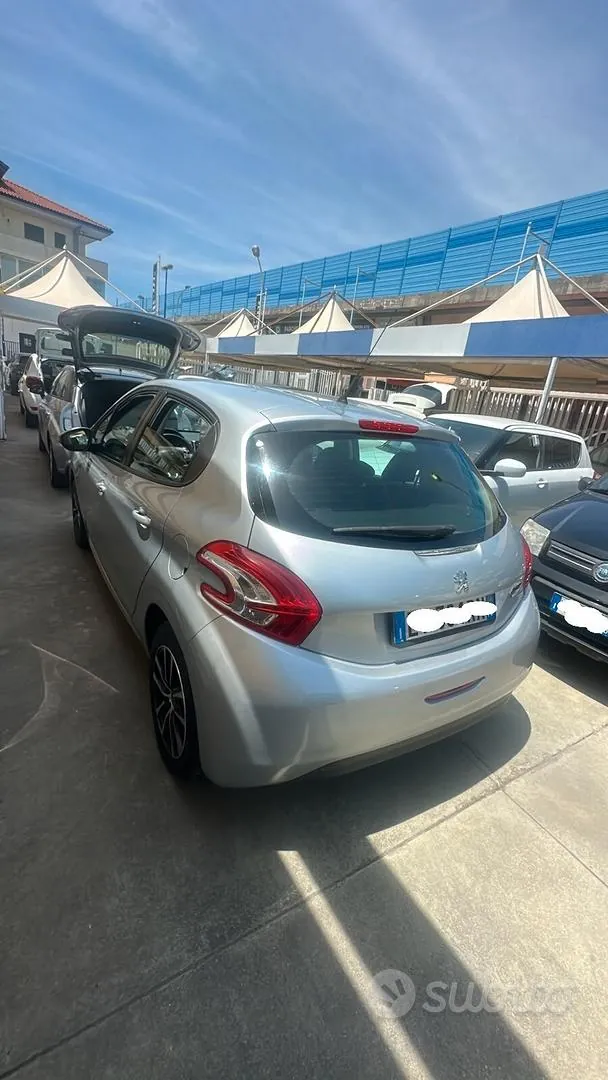 Peugeot 208 2014 photo 3