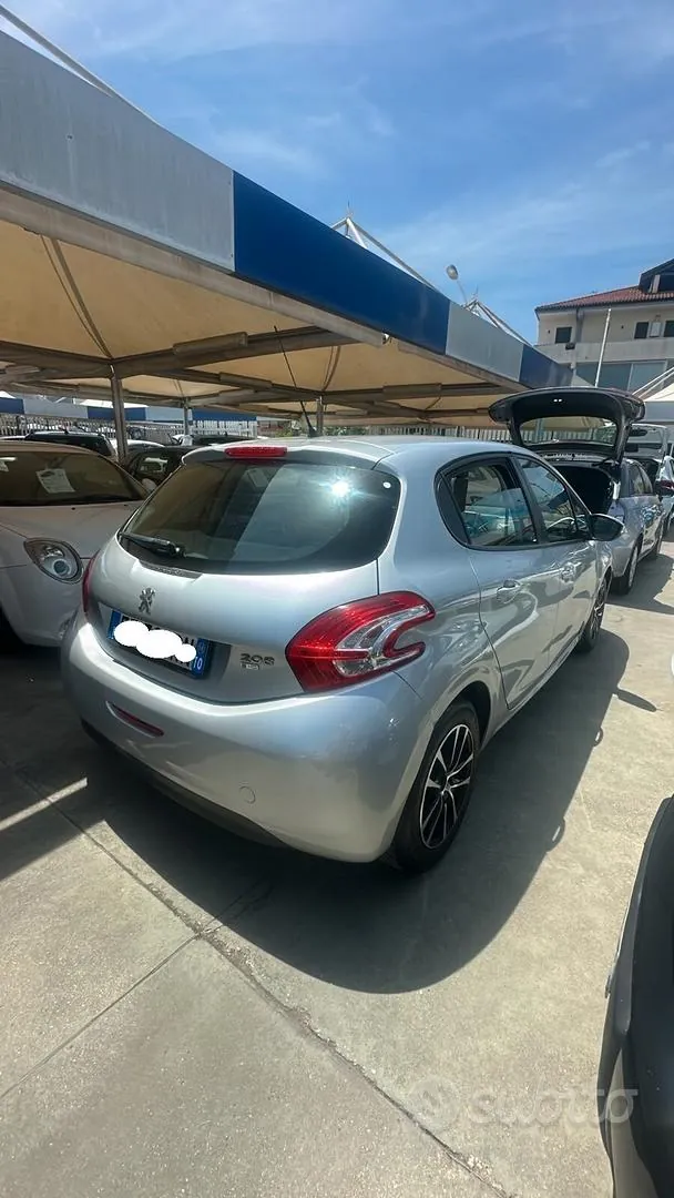 Peugeot 208 2014 photo 2