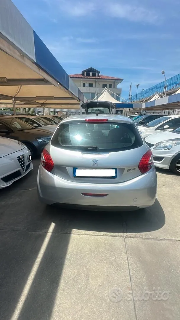 Peugeot 208 2014 photo 5