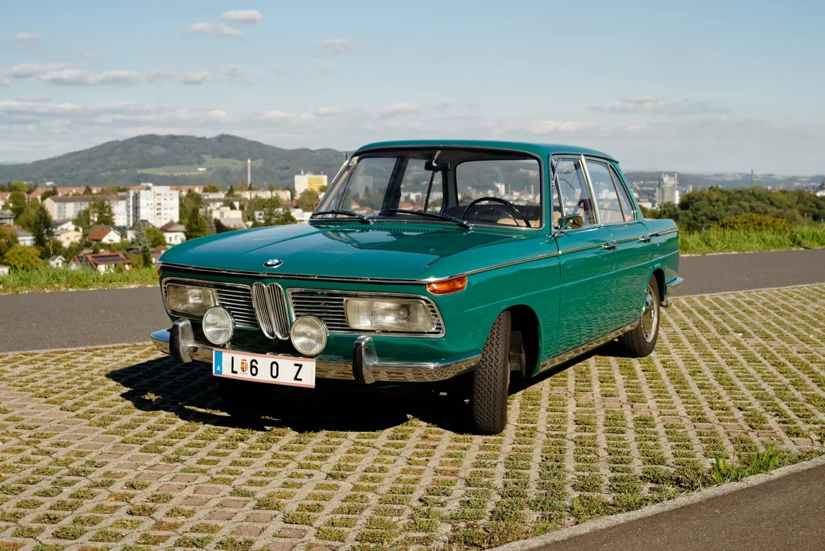 BMW 2002 1966 photo 2