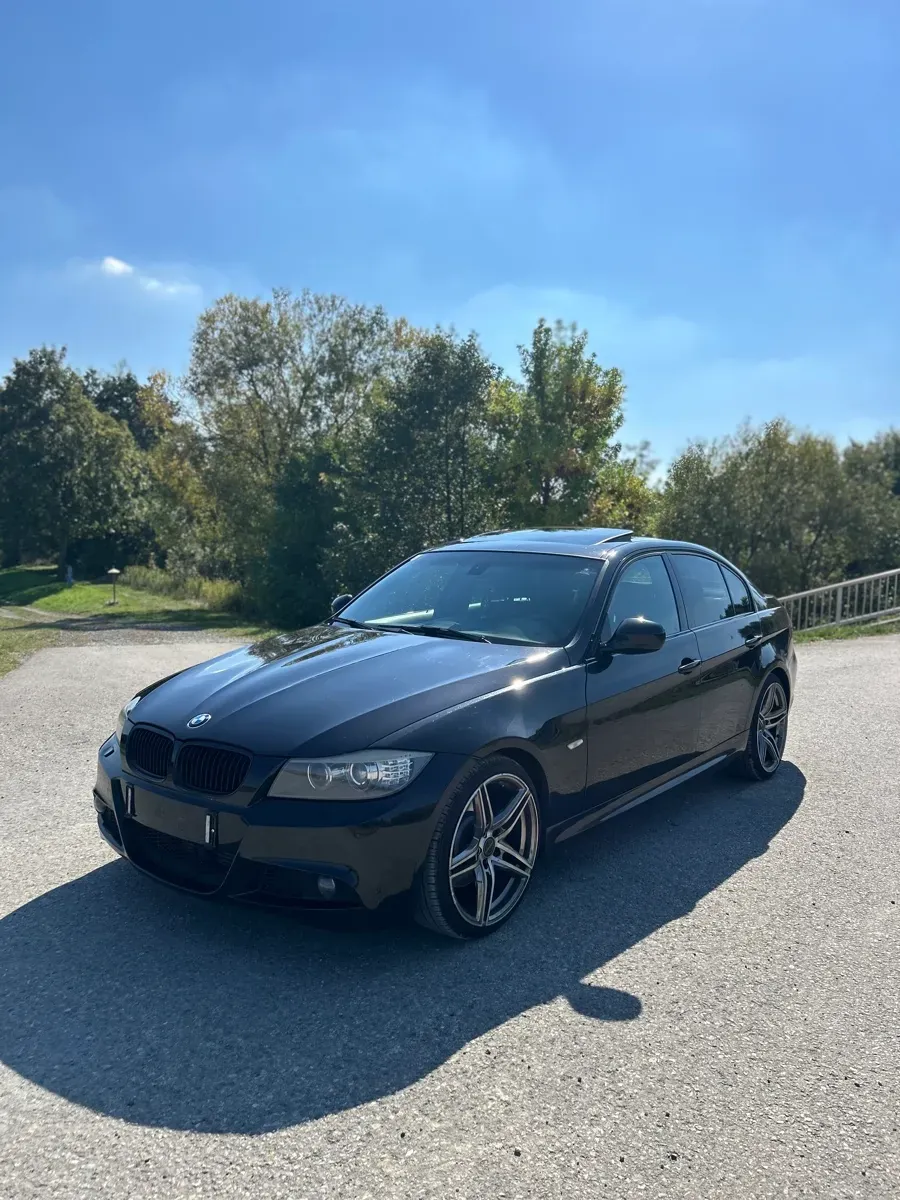BMW 3 Series 2010 photo 2