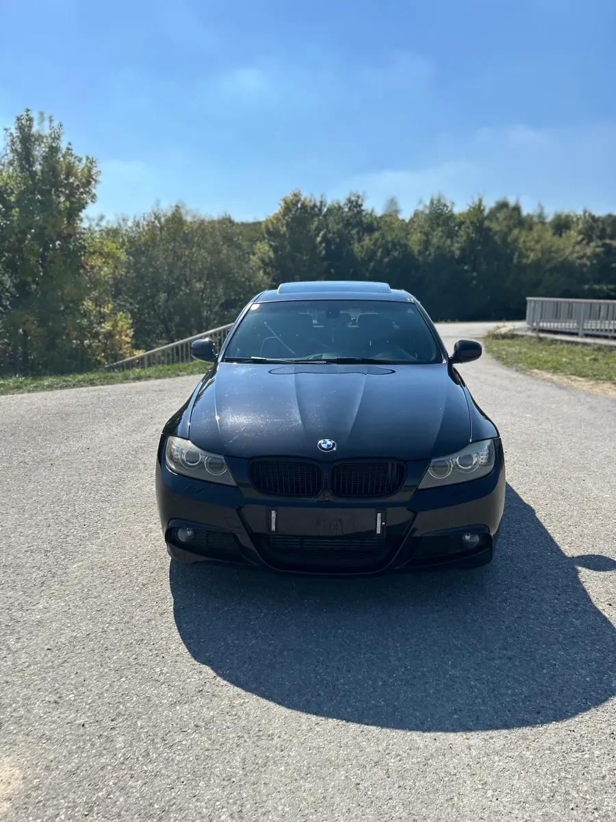 BMW 3 Series 2010 photo 3