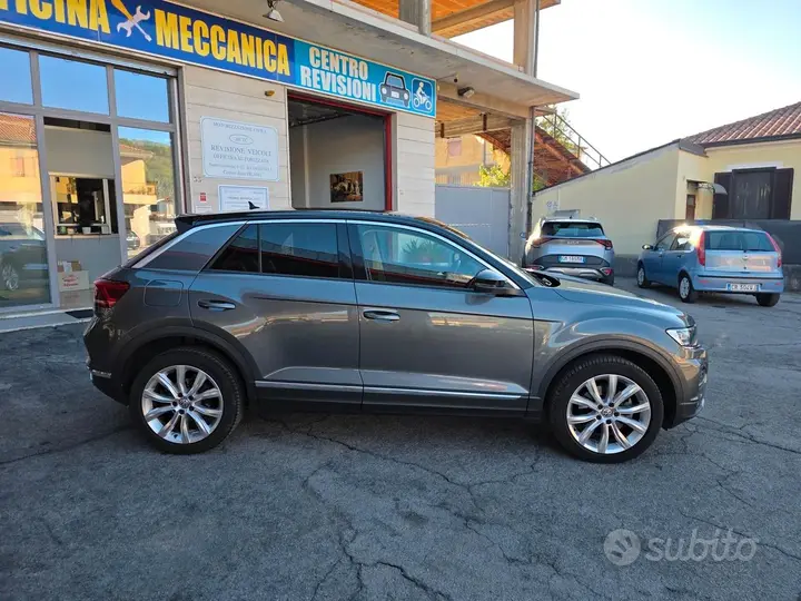 Volkswagen T-Roc 2018 photo 2