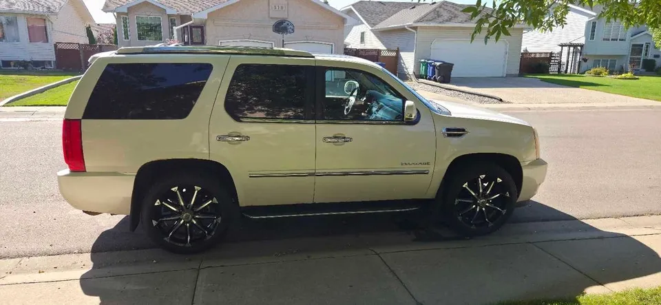 Cadillac Escalade 2010 photo 2