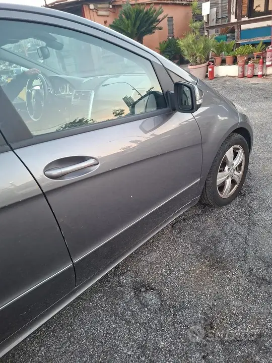 Mercedes-Benz A 2009 photo 5