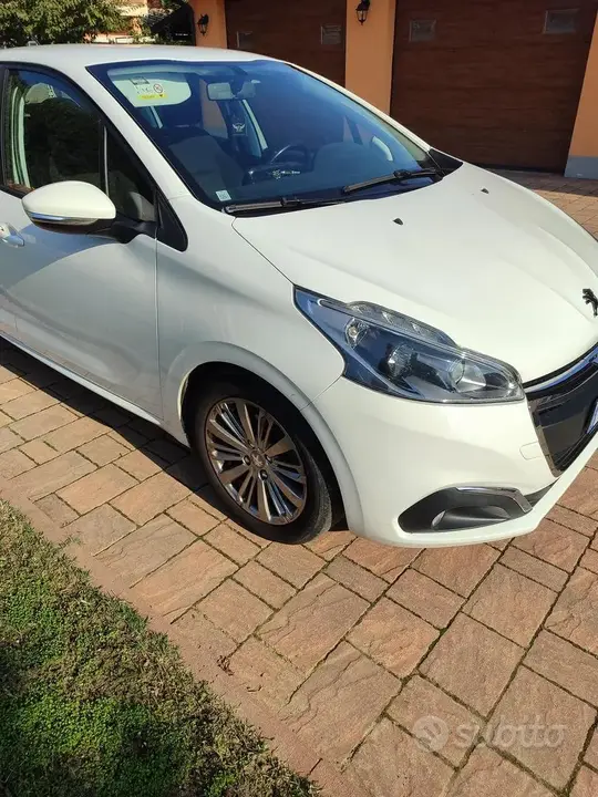Peugeot 208 2019 photo 3