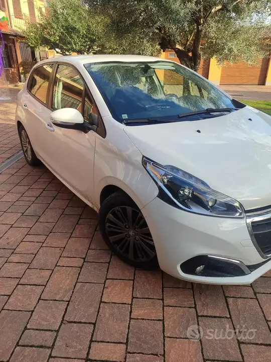 Peugeot 208 2019 photo 4