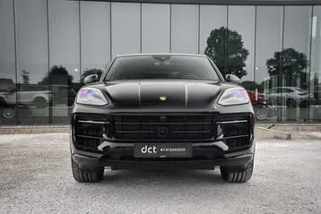 Porsche Cayenne 2023 photo 2