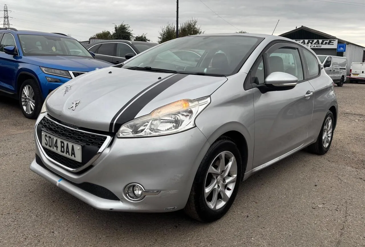 Peugeot 208 2014 photo 2