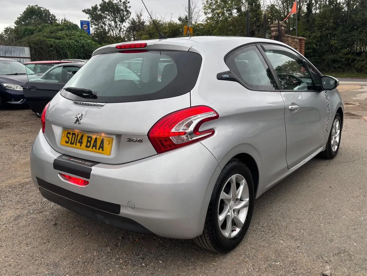 Peugeot 208 2014 photo 3