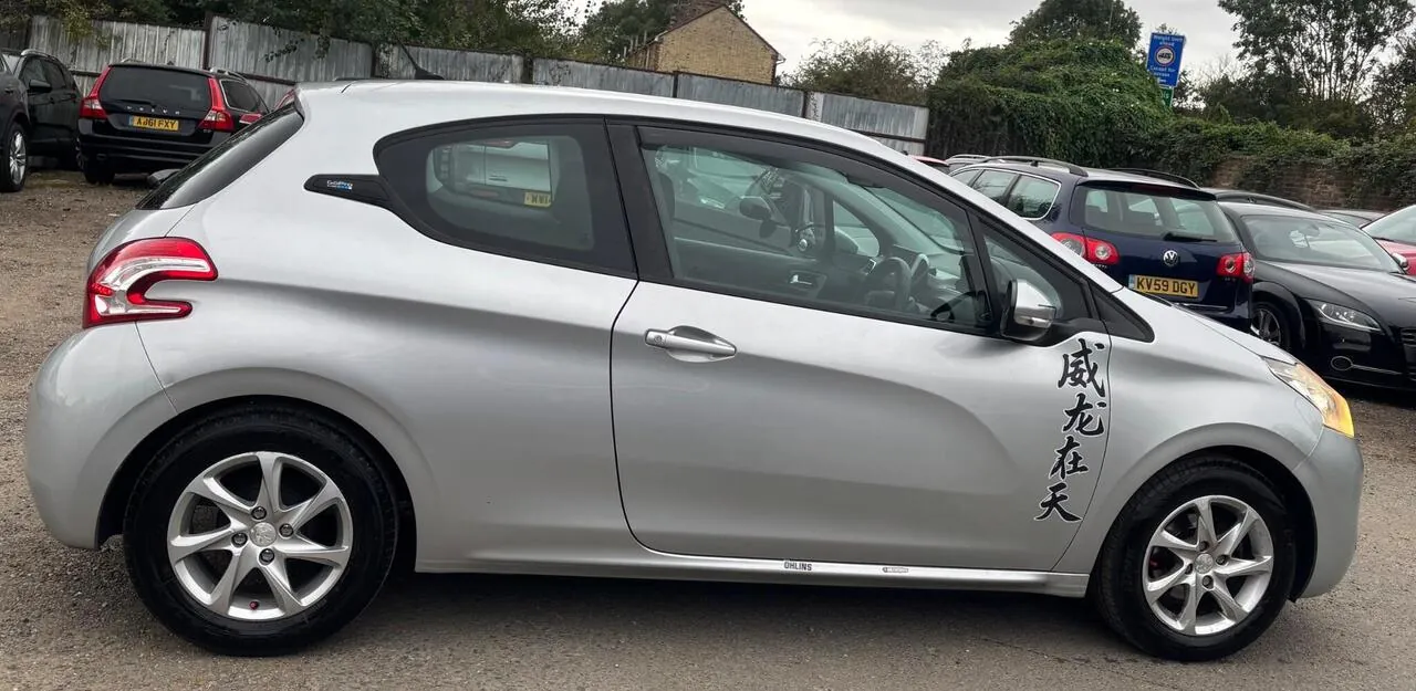 Peugeot 208 2014 photo 5