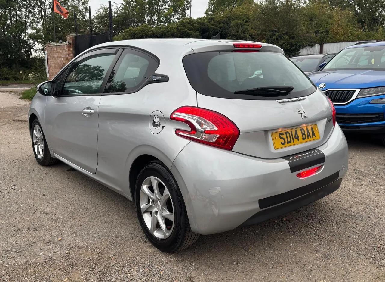 Peugeot 208 2014 photo 4
