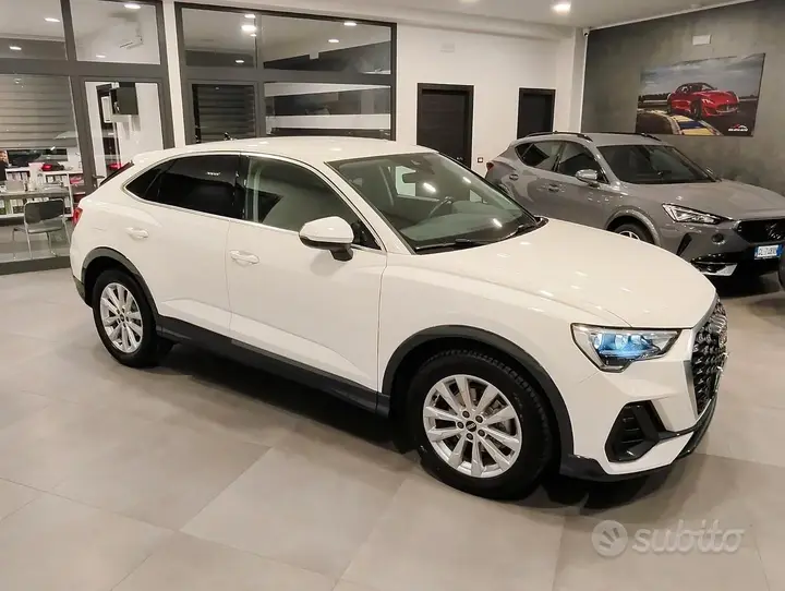 Audi Q3 2021 photo 2