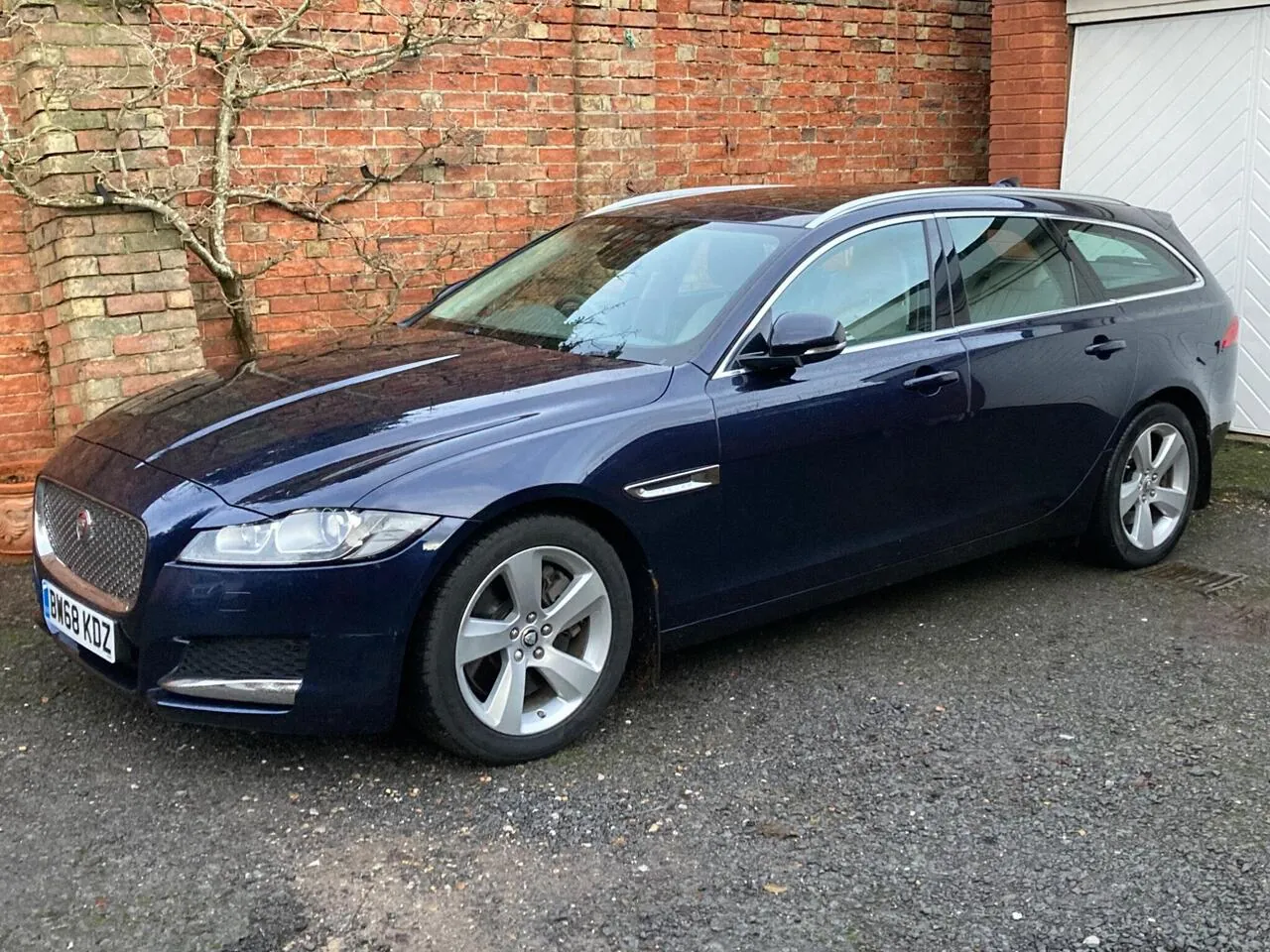 Jaguar Xf 2018 photo 2
