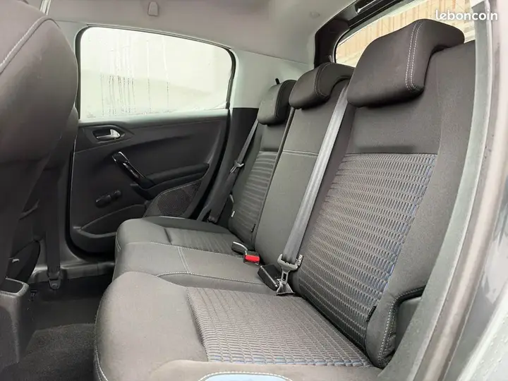Peugeot 208 2014 photo 4