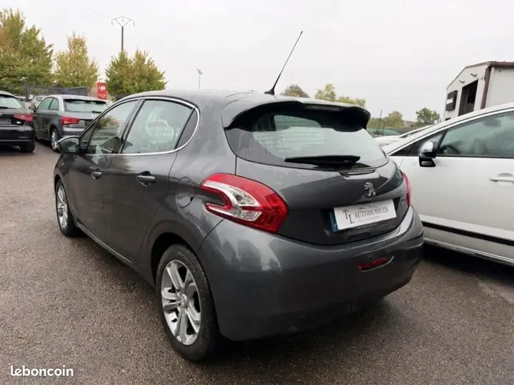 Peugeot 208 2014 photo 3