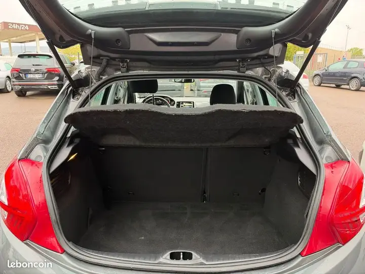 Peugeot 208 2014 photo 5