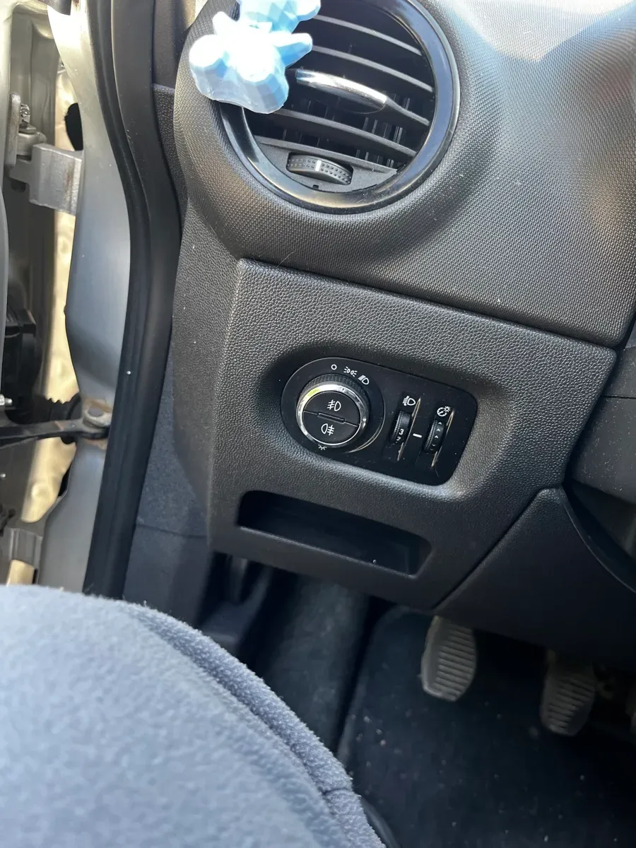 Opel Corsa 2010 photo 3