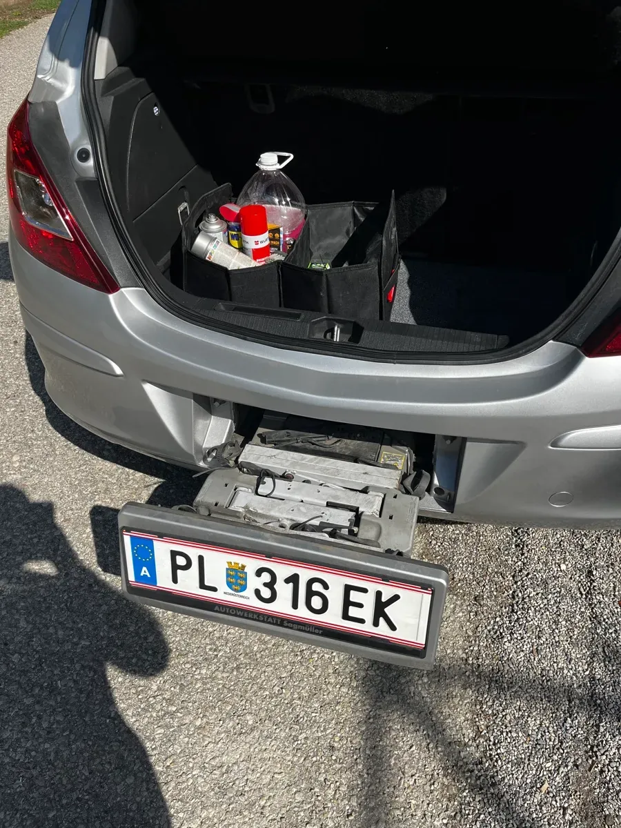 Opel Corsa 2010 photo 2