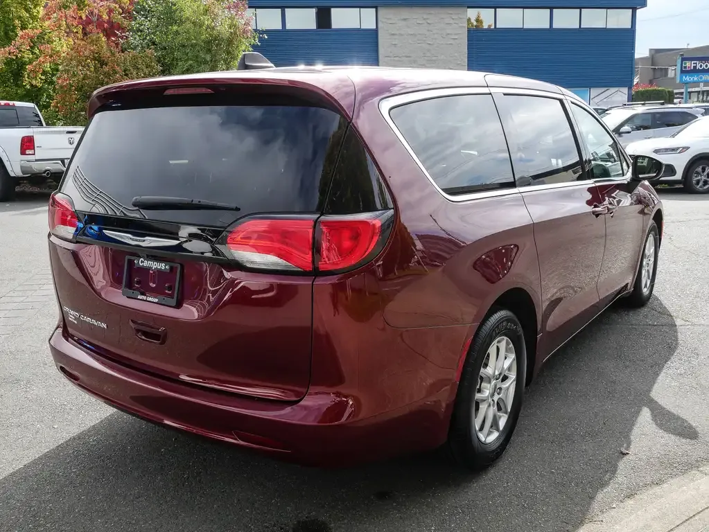 Chrysler Grand Caravan 2023 photo 4