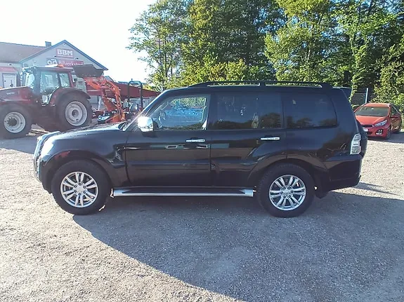 Mitsubishi Pajero 2017 photo 4