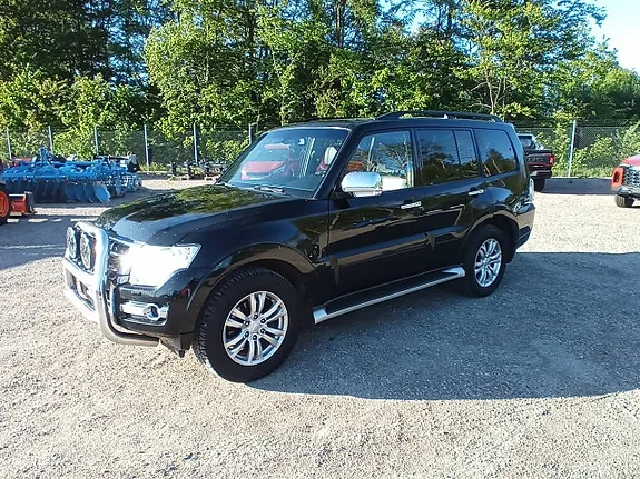 Mitsubishi Pajero 2017 photo 3