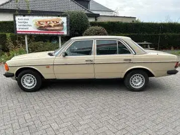 Mercedes-Benz 240 D W123 1983 photo 2