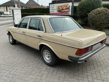 Mercedes-Benz 240 D W123 1983 photo 3