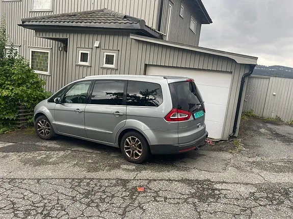 Ford Galaxy 2013 photo 5