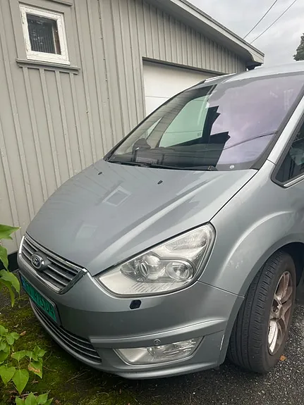 Ford Galaxy 2013 photo 2