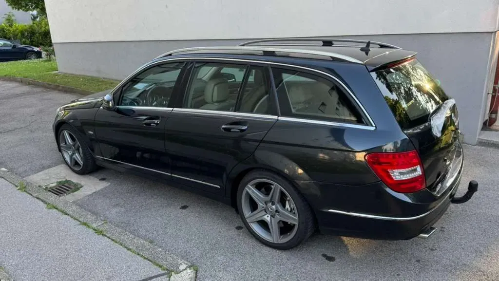 Mercedes-Benz C-Class 2011 photo 3