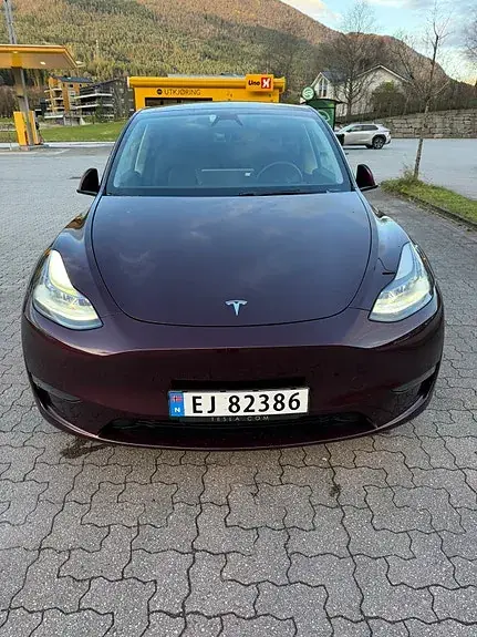 Tesla Model Y 2025 photo 4