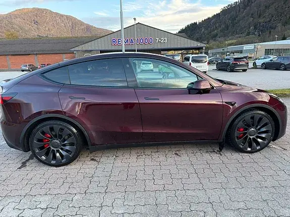 Tesla Model Y 2025 photo 5