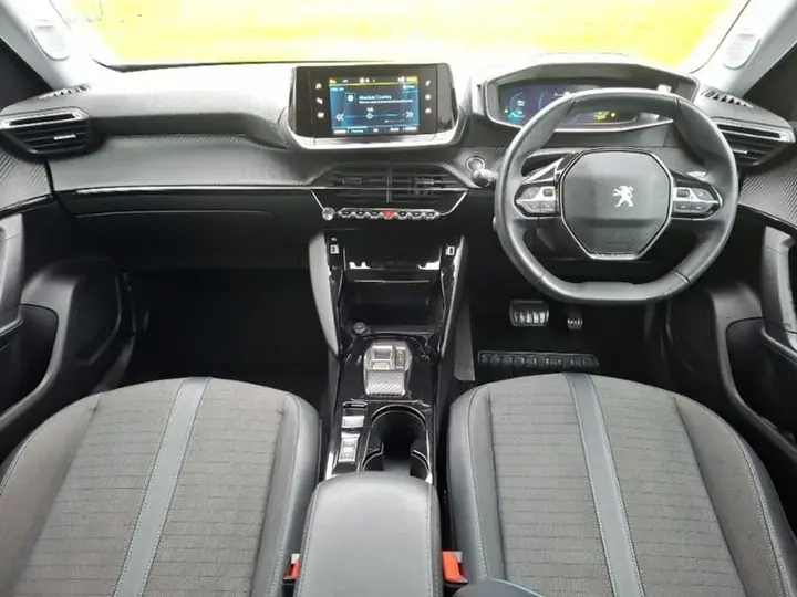 Peugeot E-2008 2022 photo 3