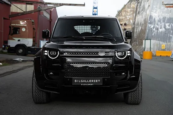 Land Rover Defender 110 2026 photo 2