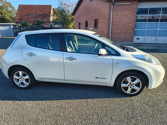 Nissan Leaf 2013 photo 2